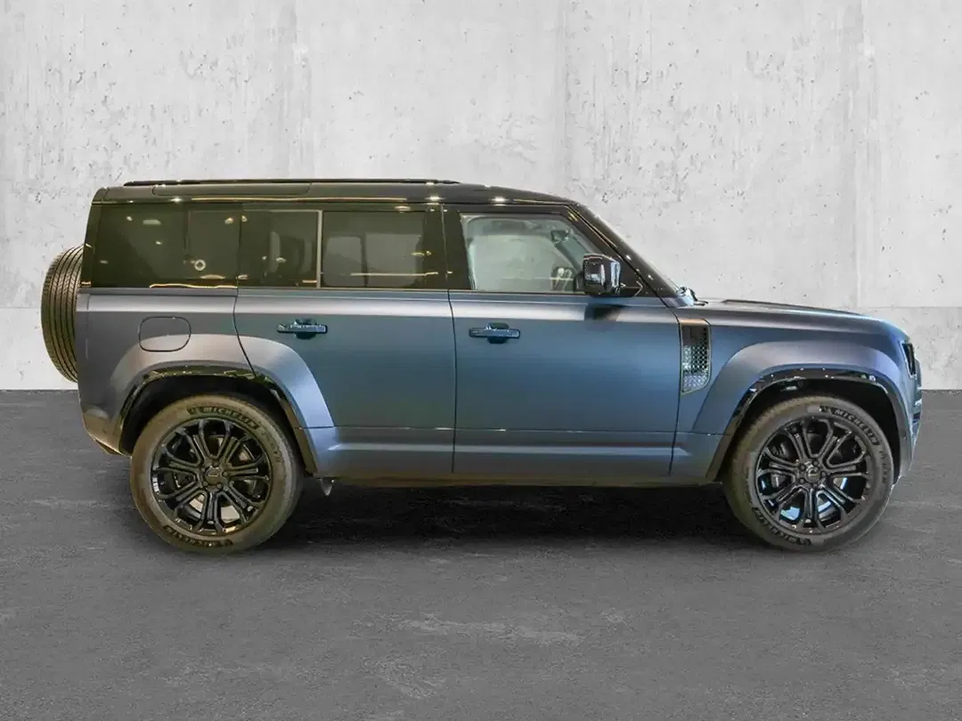 Land Rover Defender - Thumbnail 6