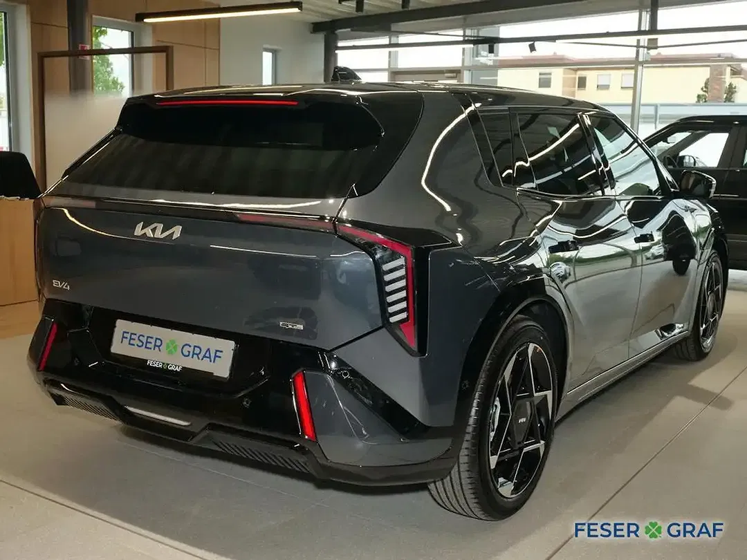 Kia EV4 - Thumbnail 2