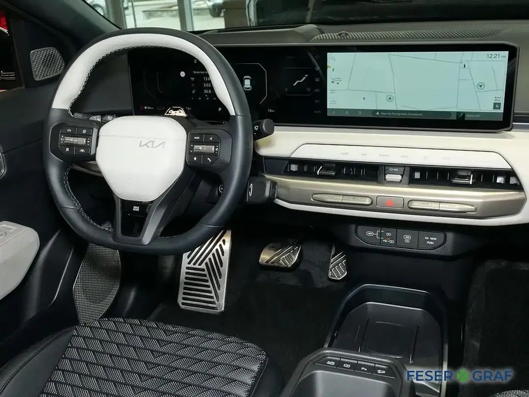 Kia EV4 - Thumbnail 3