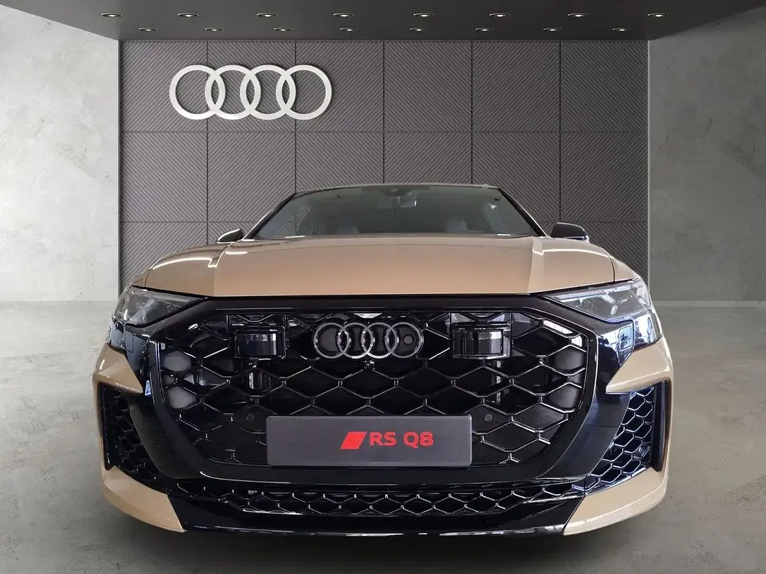 Audi RS Q8 - Thumbnail 2
