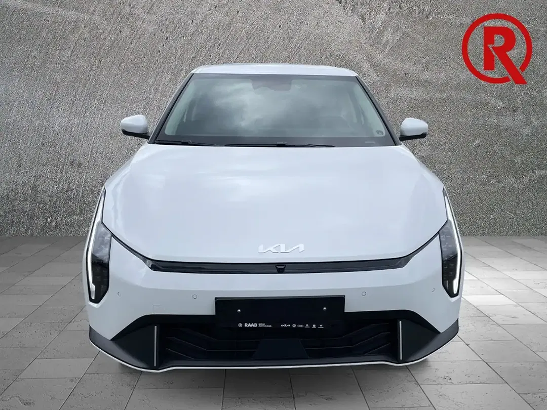 Kia EV4 - Thumbnail 2