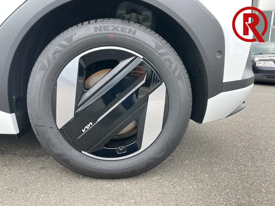 Kia EV4 - Thumbnail 7