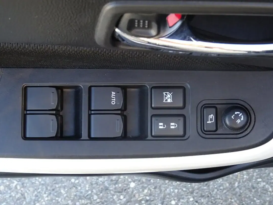 Suzuki Swift - Thumbnail 10