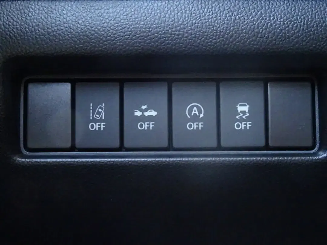 Suzuki Swift - Thumbnail 11