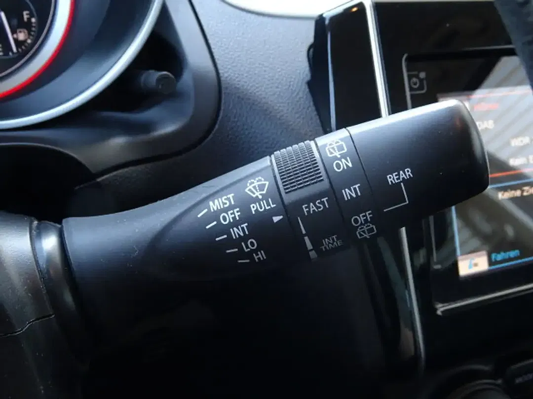 Suzuki Swift - Thumbnail 13