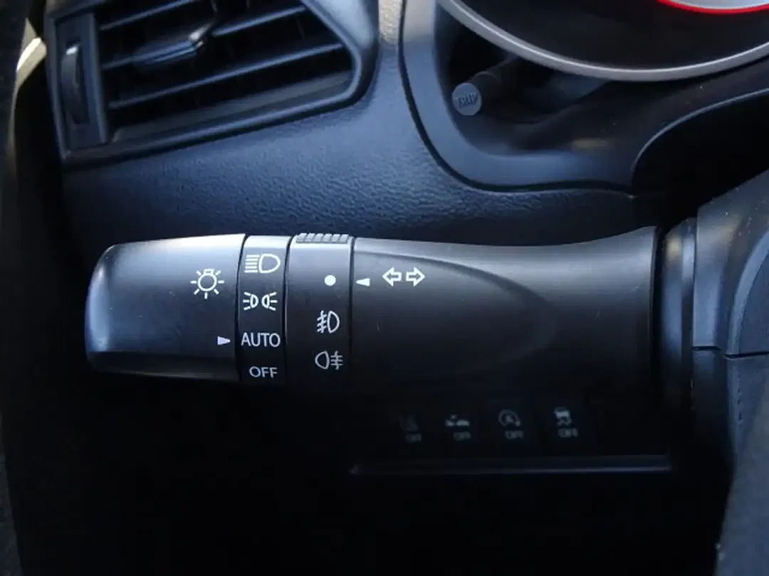 Suzuki Swift - Thumbnail 14