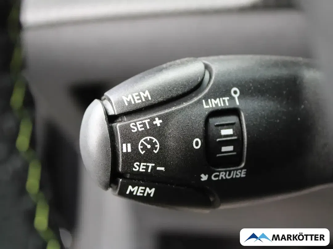 Peugeot 208 - Thumbnail 15
