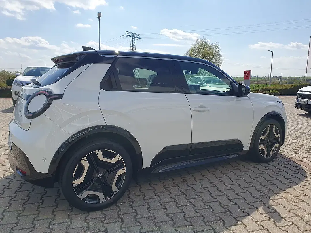 Nissan Micra - Thumbnail 5