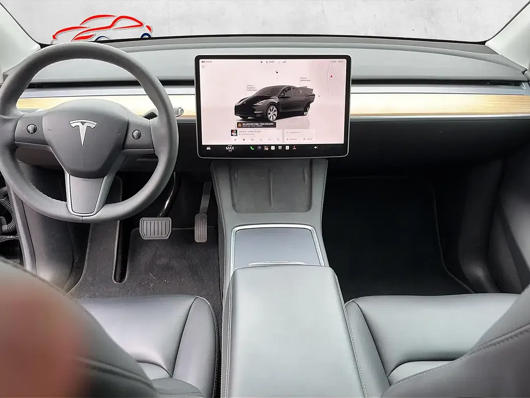 Tesla Model Y - Thumbnail 16