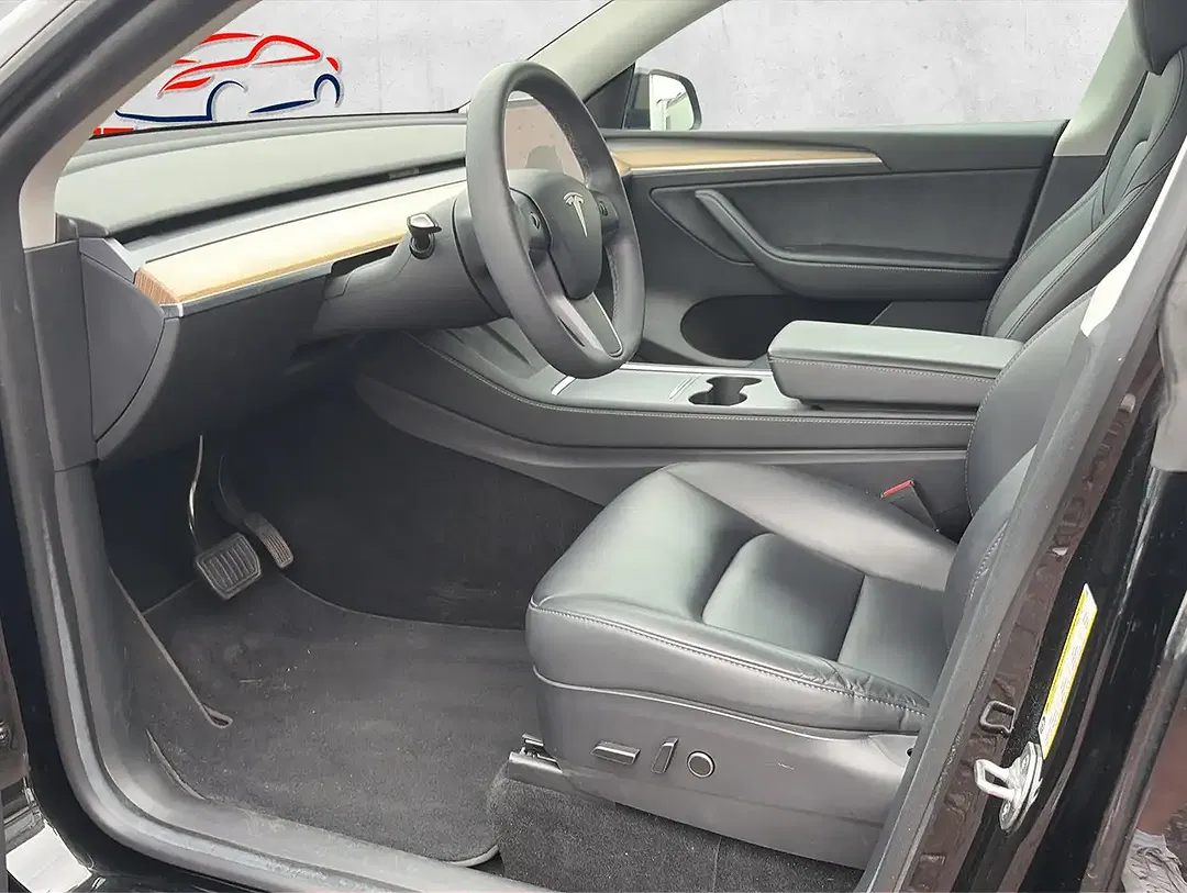 Tesla Model Y - Thumbnail 17