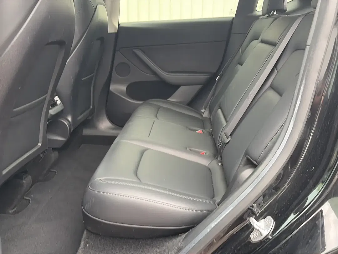 Tesla Model Y - Thumbnail 19