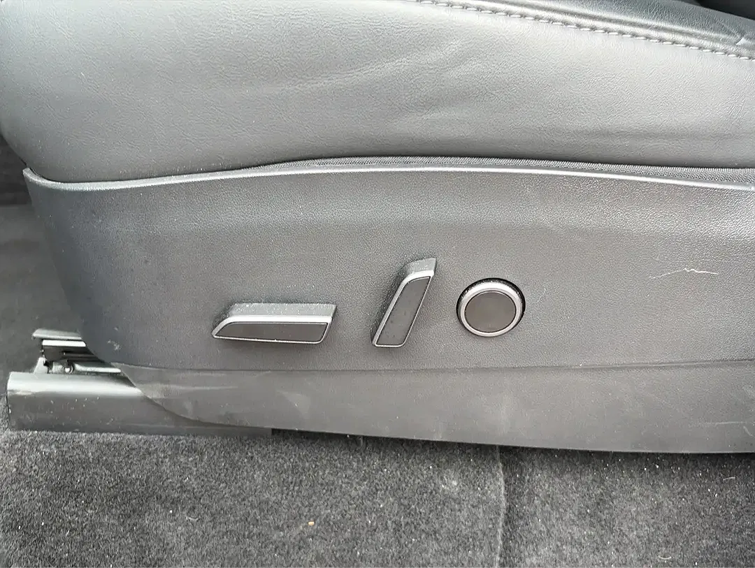 Tesla Model Y - Thumbnail 20