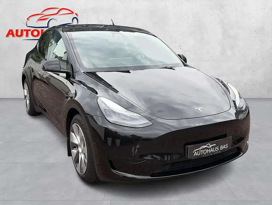 Tesla Model Y - Thumbnail 4
