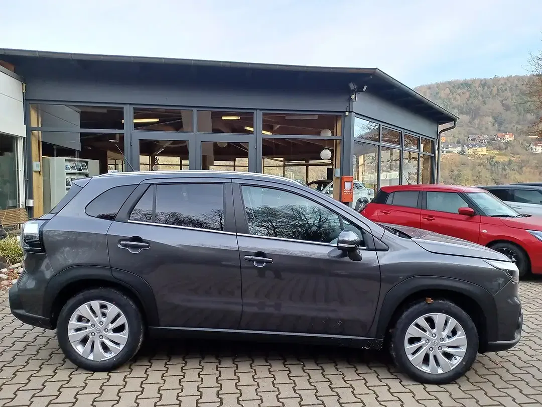 Suzuki S-Cross - Thumbnail 4