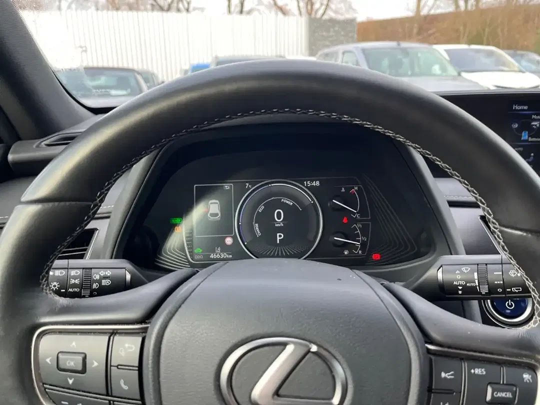 Lexus UX 250h - Thumbnail 14