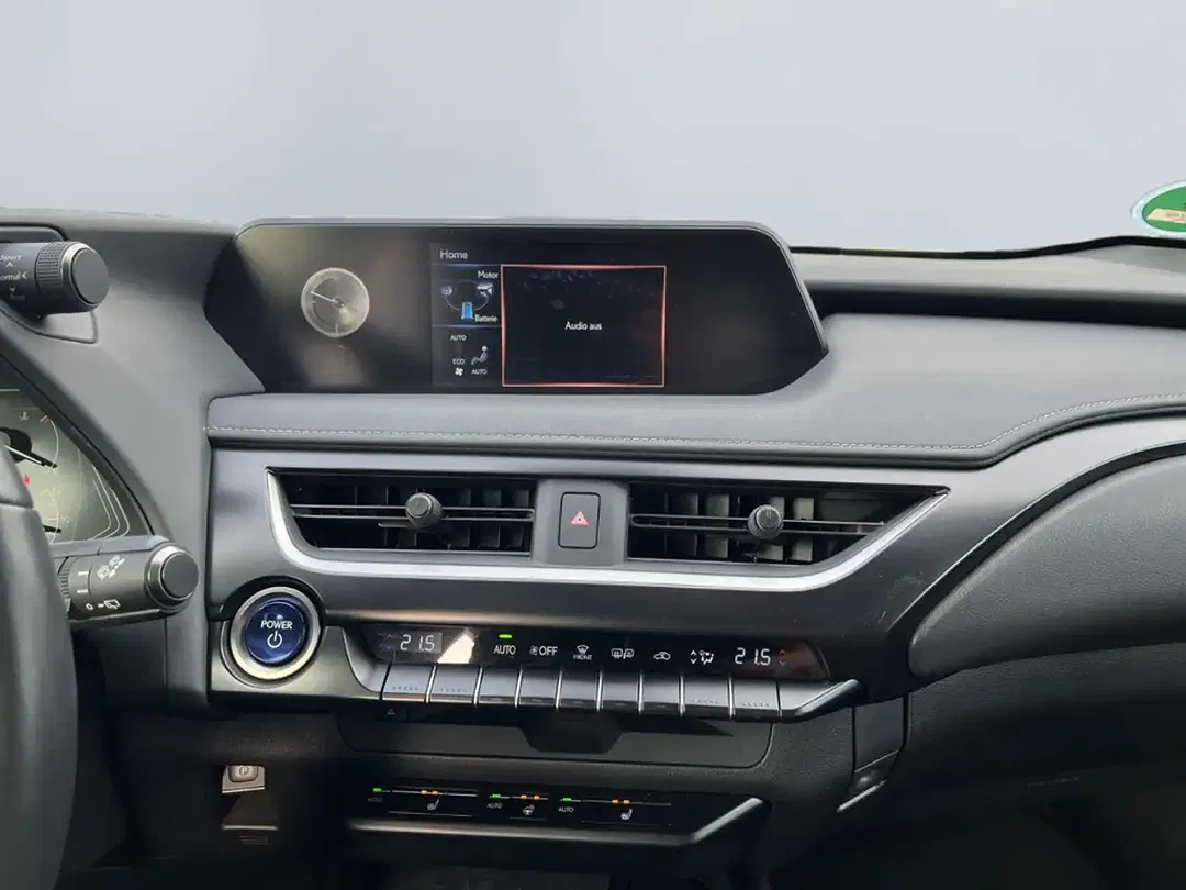Lexus UX 250h - Thumbnail 15