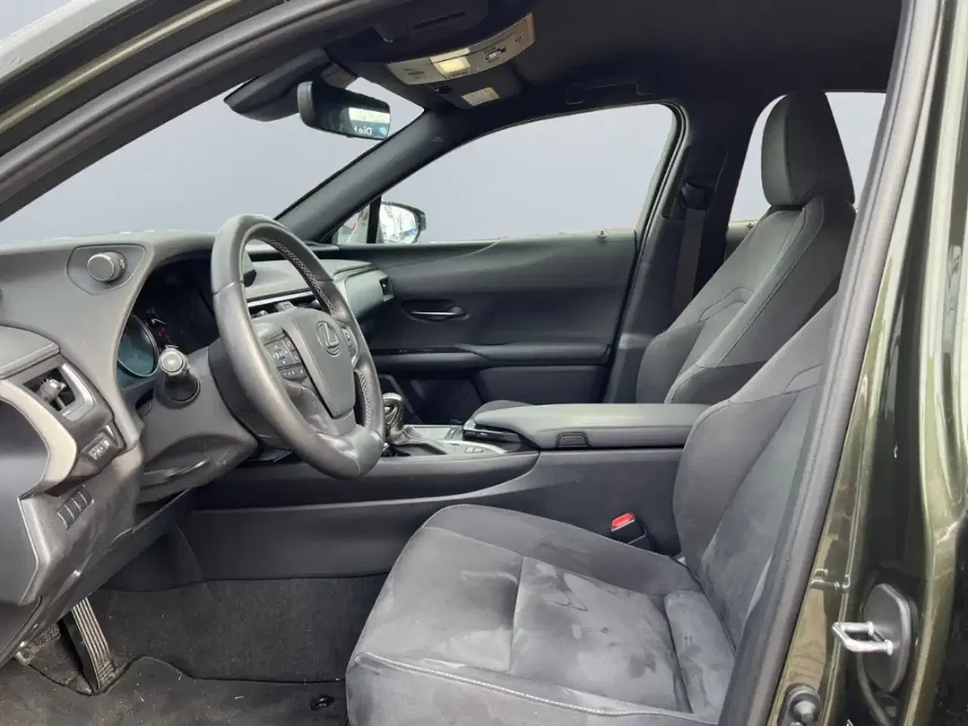 Lexus UX 250h - Thumbnail 9