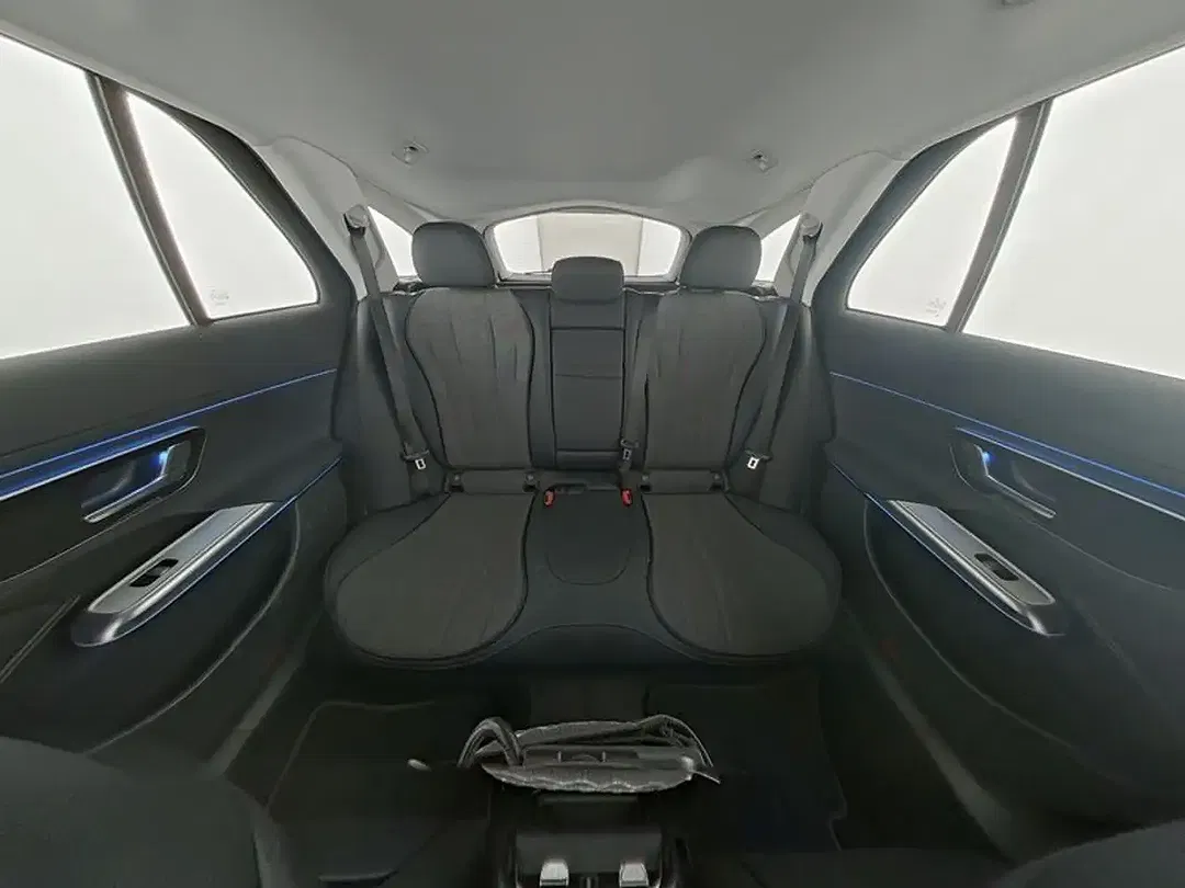 Mercedes-Benz E 200 - Thumbnail 7