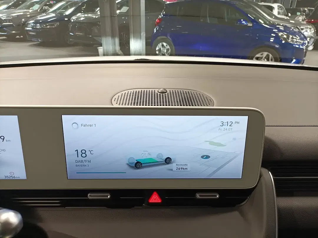 Hyundai IONIQ 5 - Thumbnail 11