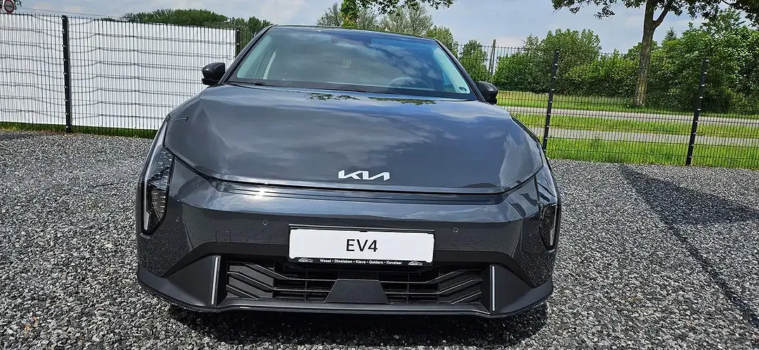 Kia EV4 - Thumbnail 2