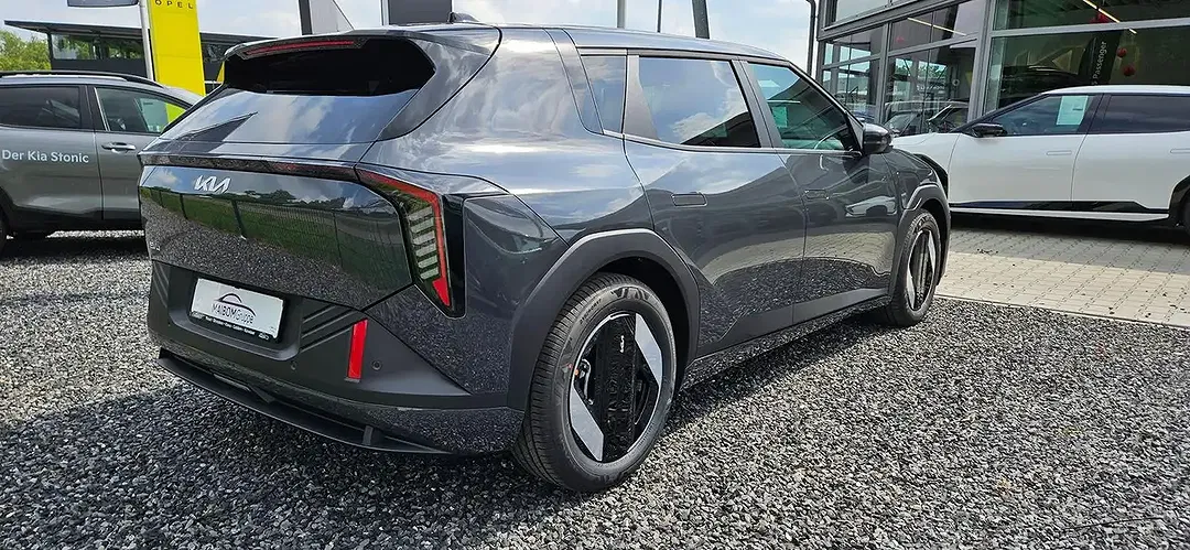 Kia EV4 - Thumbnail 4
