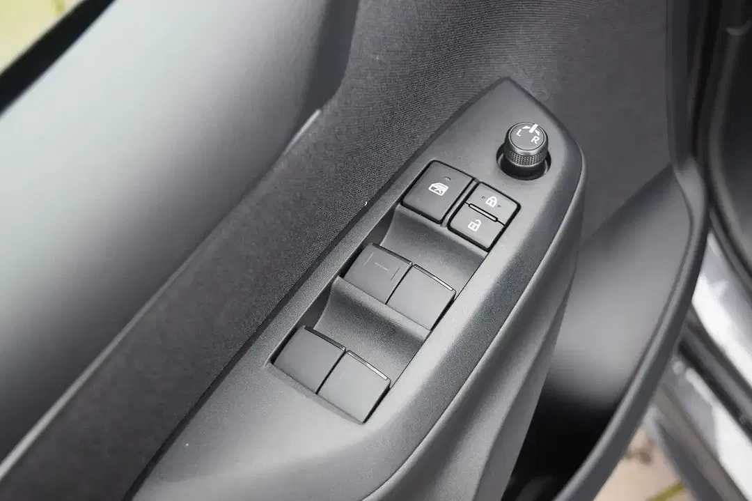 Toyota Yaris - Thumbnail 10