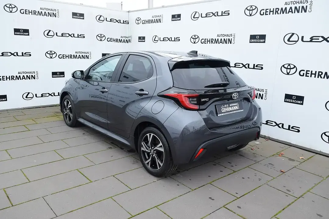 Toyota Yaris - Thumbnail 3