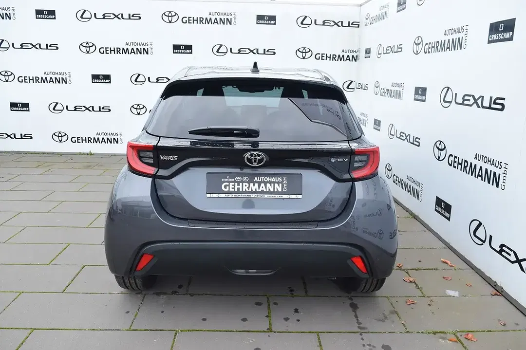 Toyota Yaris - Thumbnail 4
