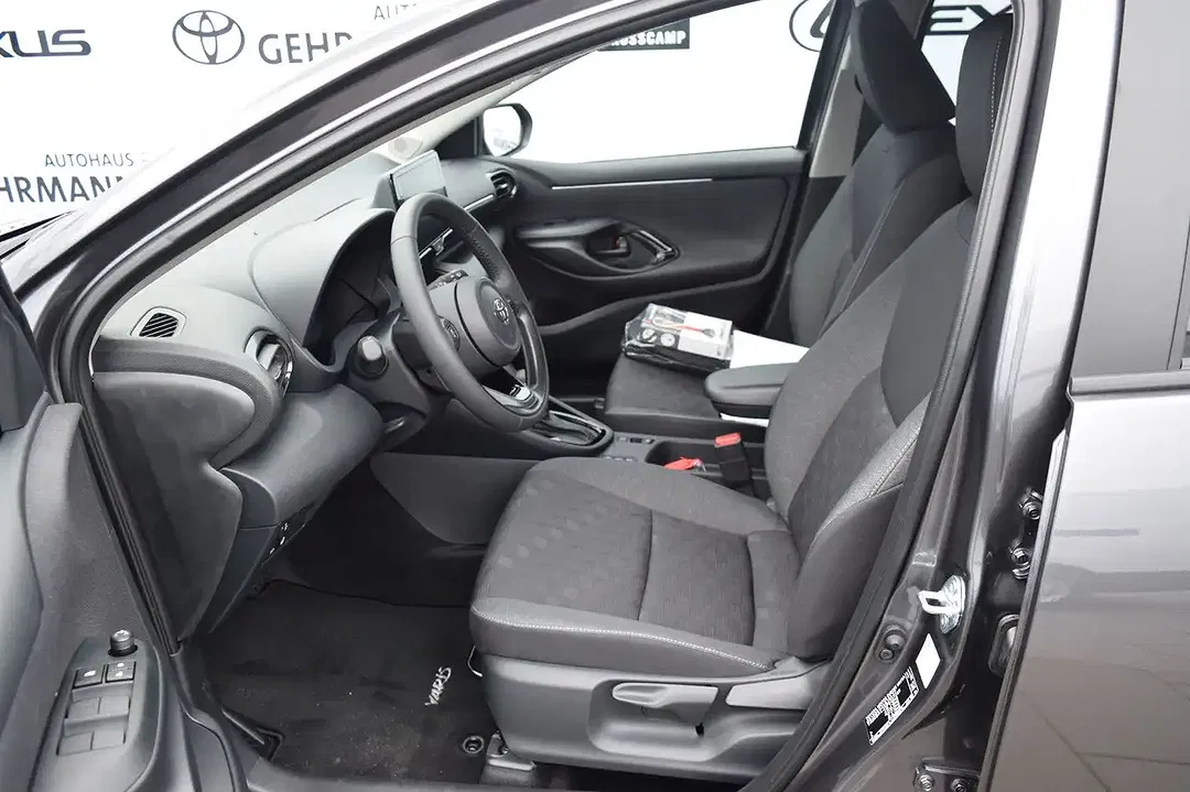 Toyota Yaris - Thumbnail 7