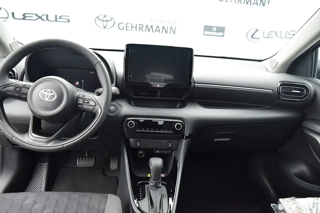 Toyota Yaris - Thumbnail 9
