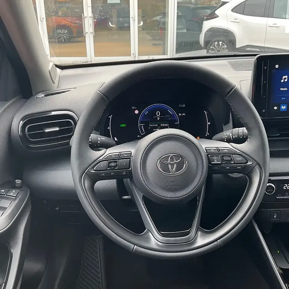 Toyota Yaris - Thumbnail 10