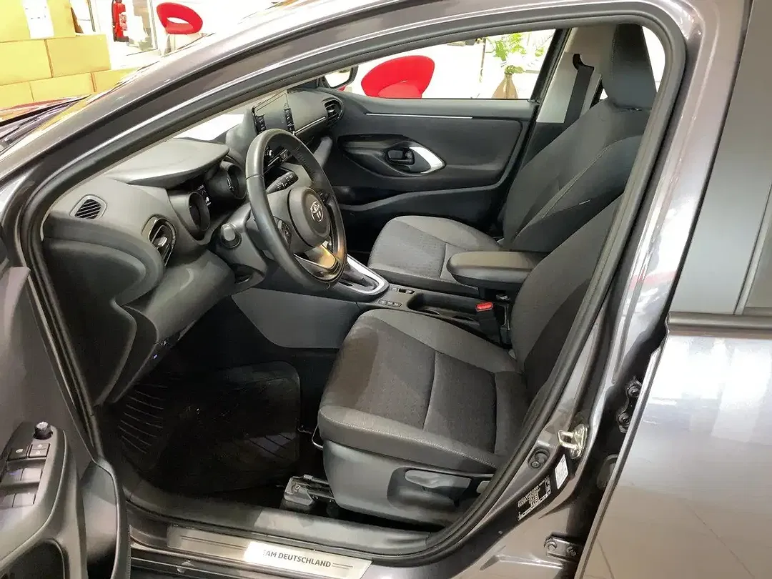 Toyota Yaris - Thumbnail 14