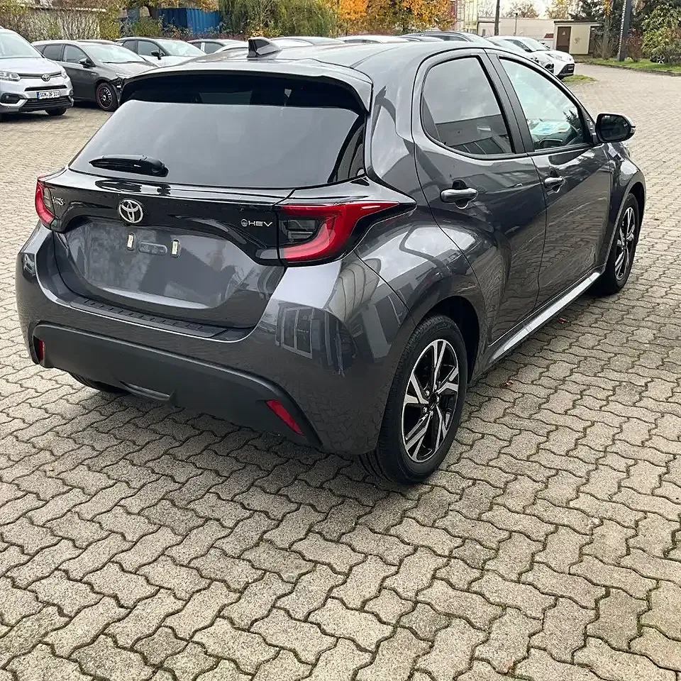 Toyota Yaris - Thumbnail 2