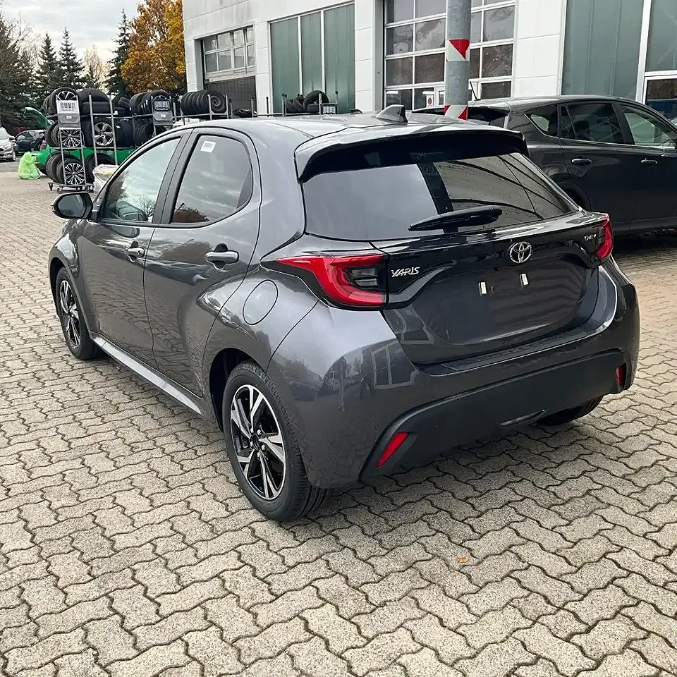 Toyota Yaris - Thumbnail 3