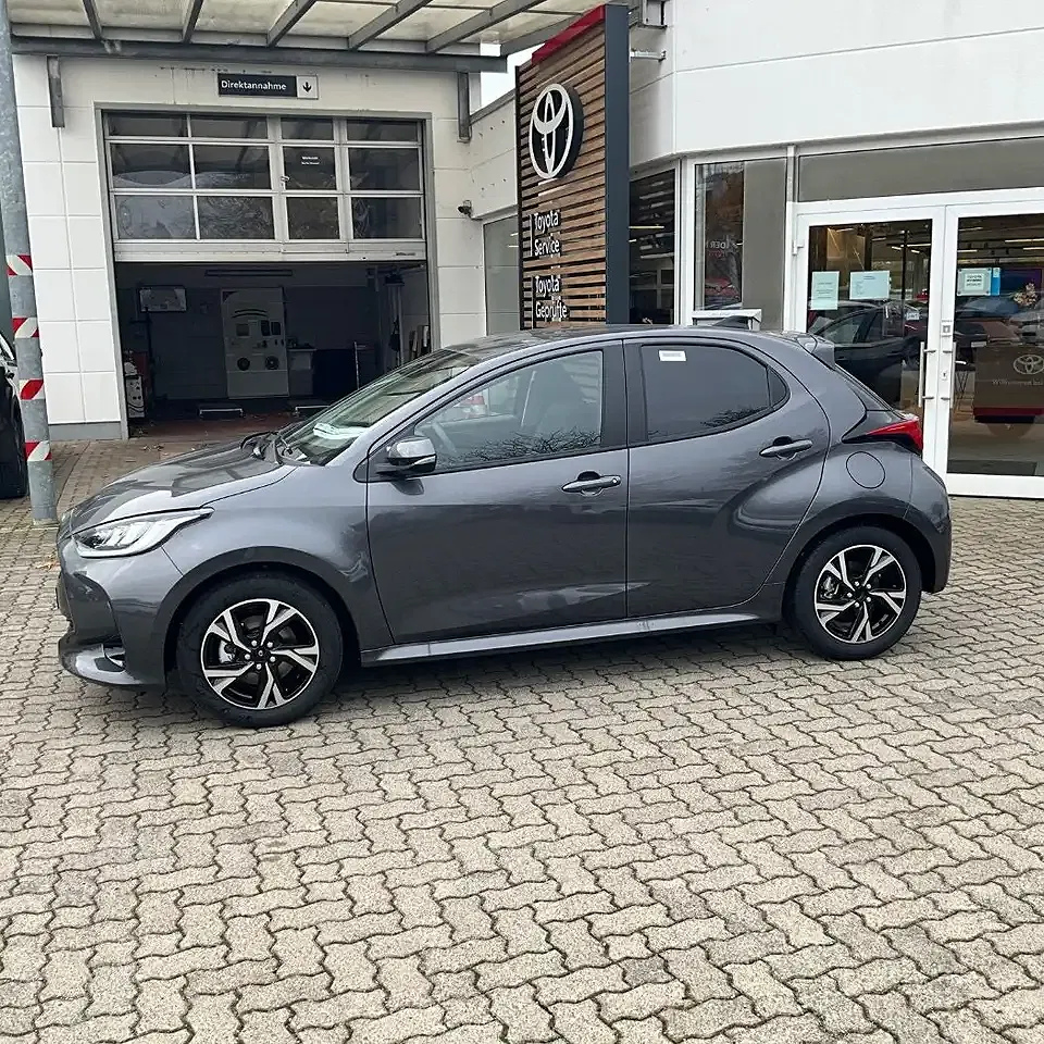 Toyota Yaris - Thumbnail 4