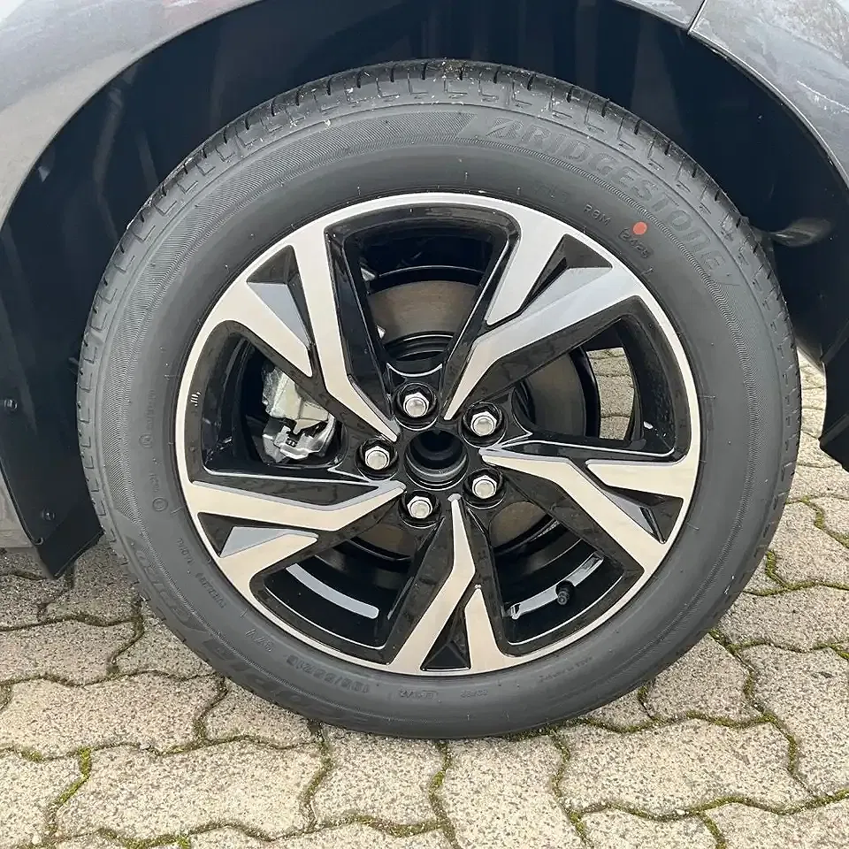 Toyota Yaris - Thumbnail 5