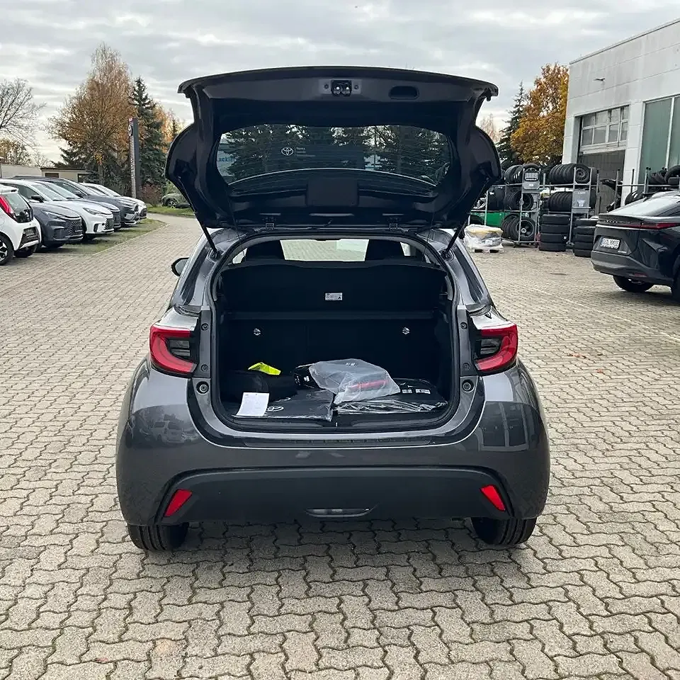 Toyota Yaris - Thumbnail 6