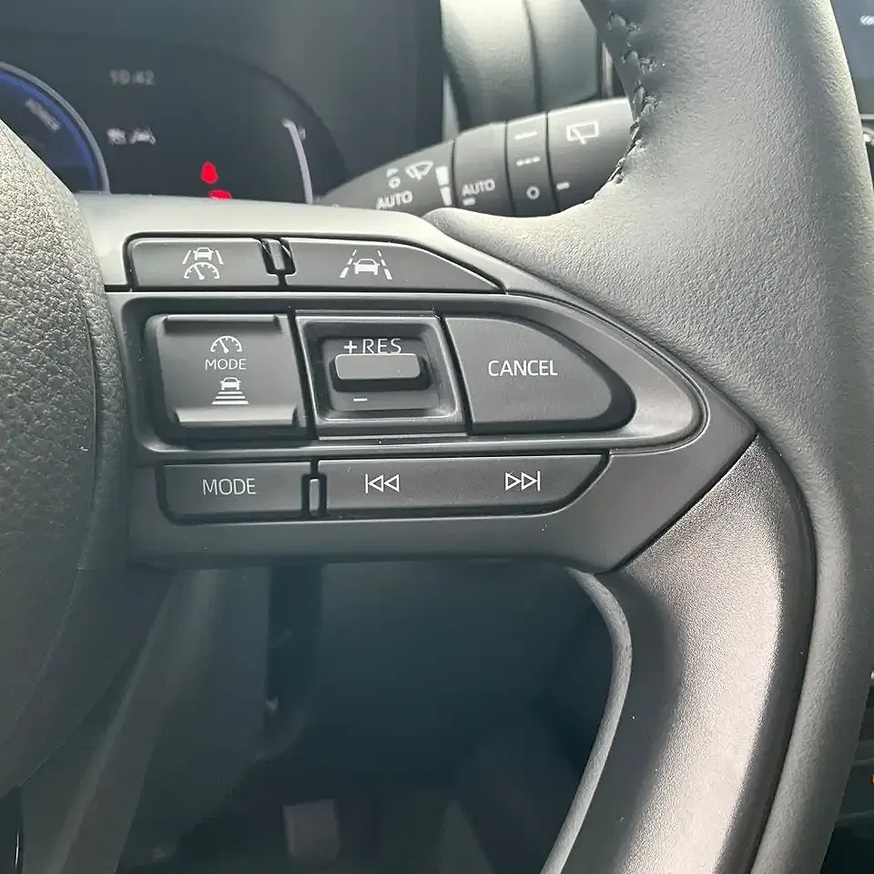 Toyota Yaris - Thumbnail 8