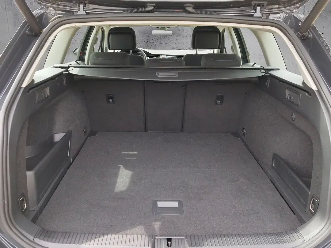 Volkswagen Passat Variant - Thumbnail 13