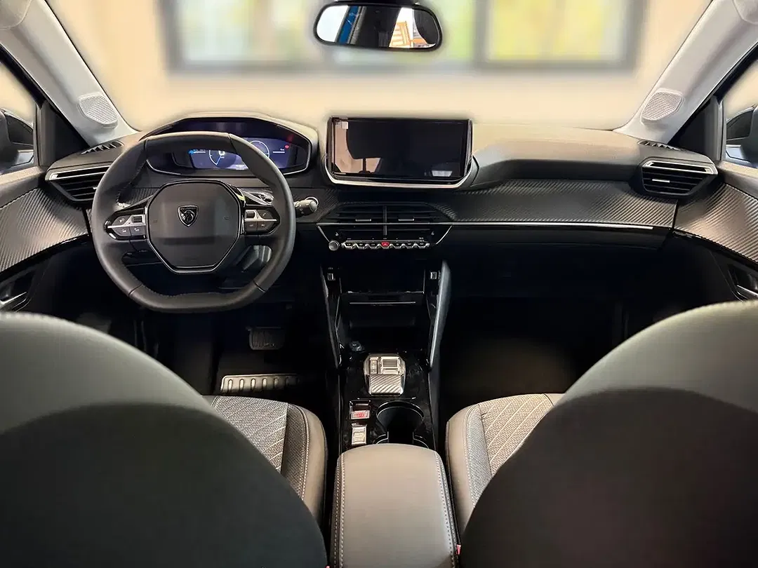 Peugeot 208 - Thumbnail 9