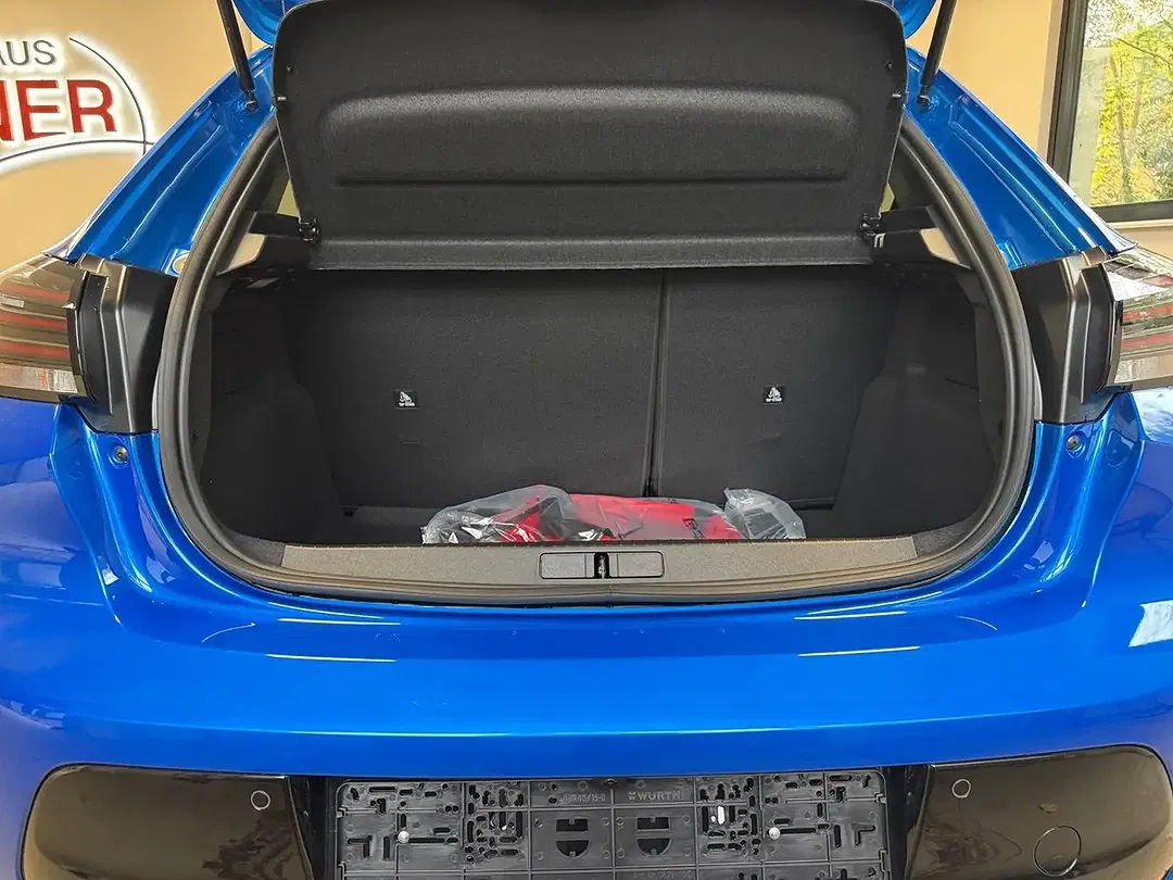 Peugeot 208 - Thumbnail 11