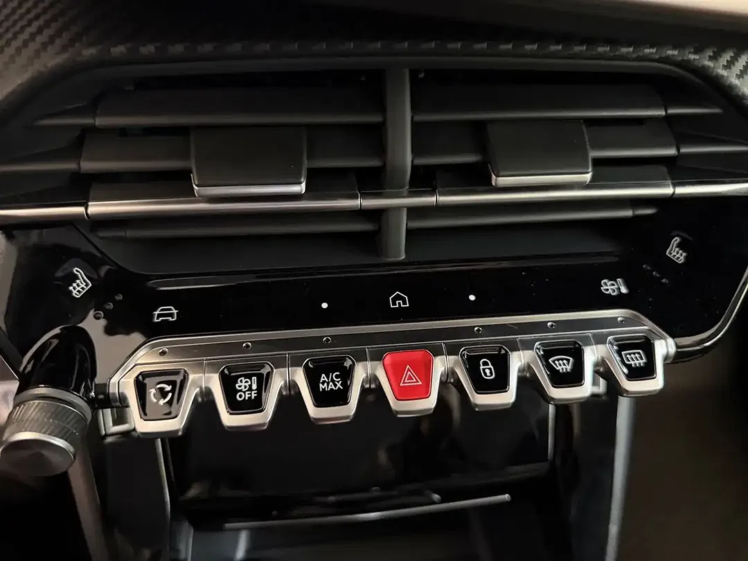 Peugeot 208 - Thumbnail 14