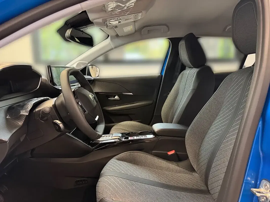 Peugeot 208 - Thumbnail 6