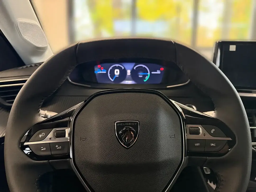 Peugeot 208 - Thumbnail 7