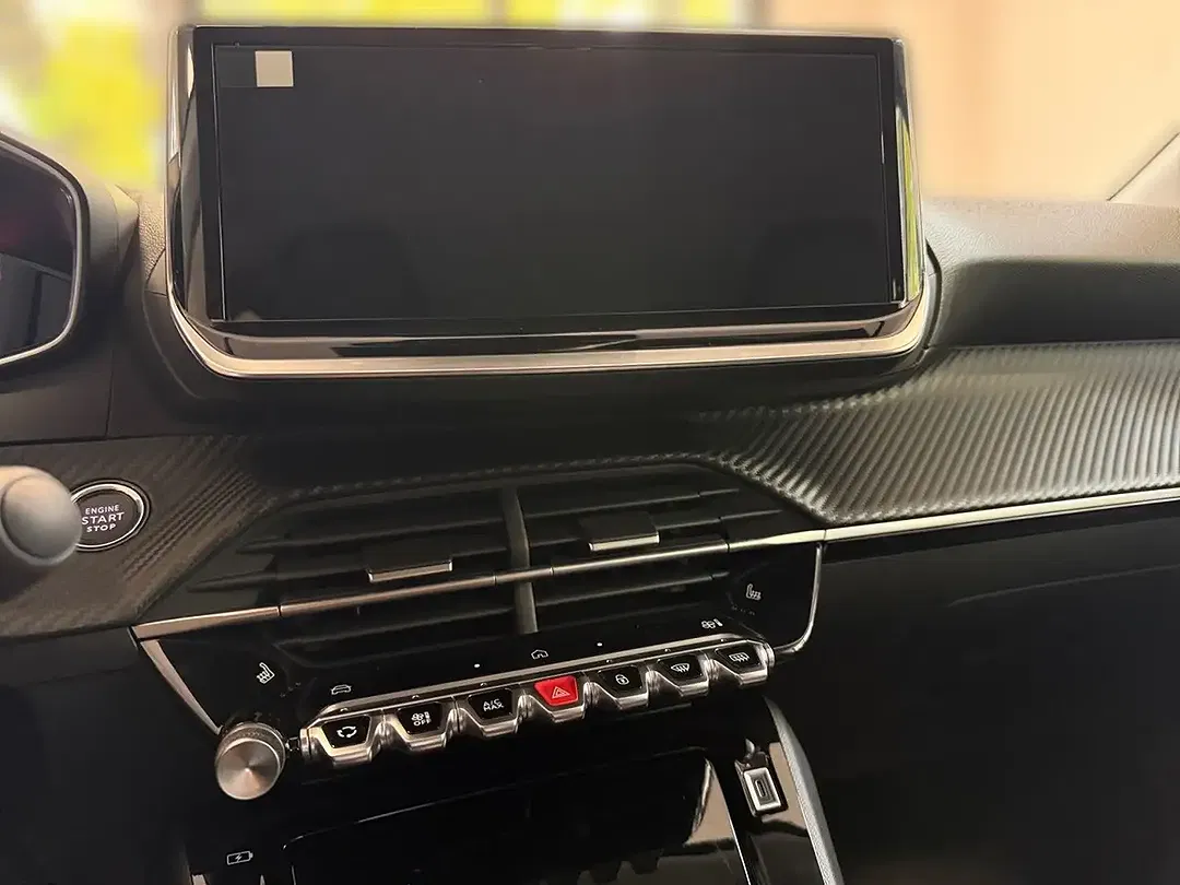 Peugeot 208 - Thumbnail 8