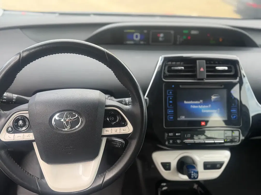 Toyota Prius - Thumbnail 10