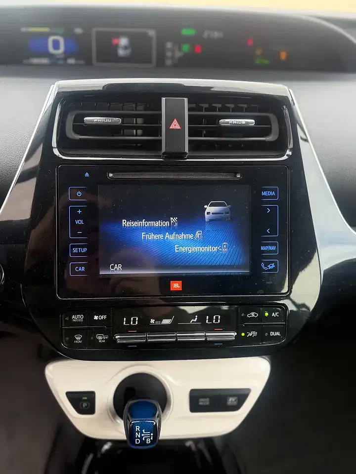 Toyota Prius - Thumbnail 11