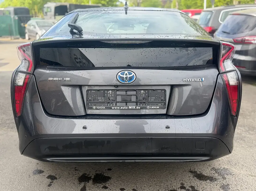 Toyota Prius - Thumbnail 4