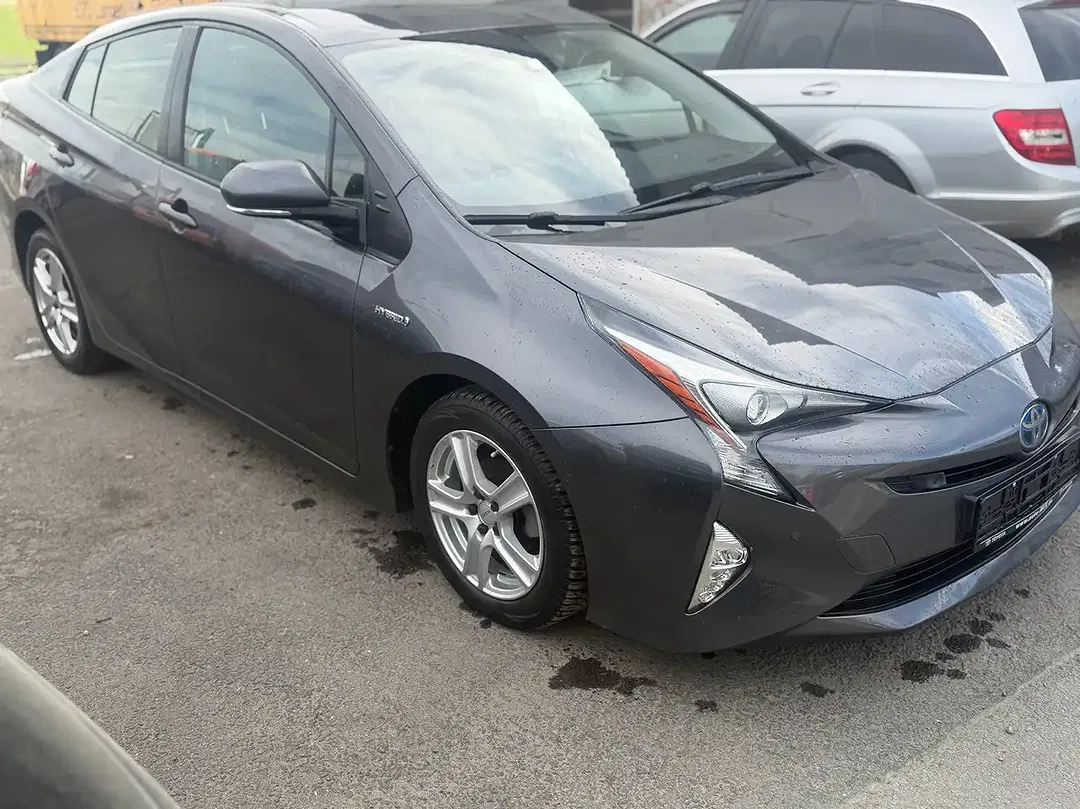 Toyota Prius - Thumbnail 6