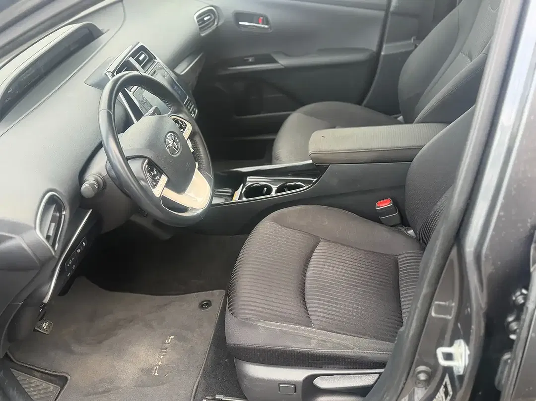 Toyota Prius - Thumbnail 8